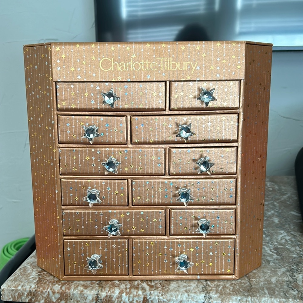 Beautiful, empty 12 day advent calendar